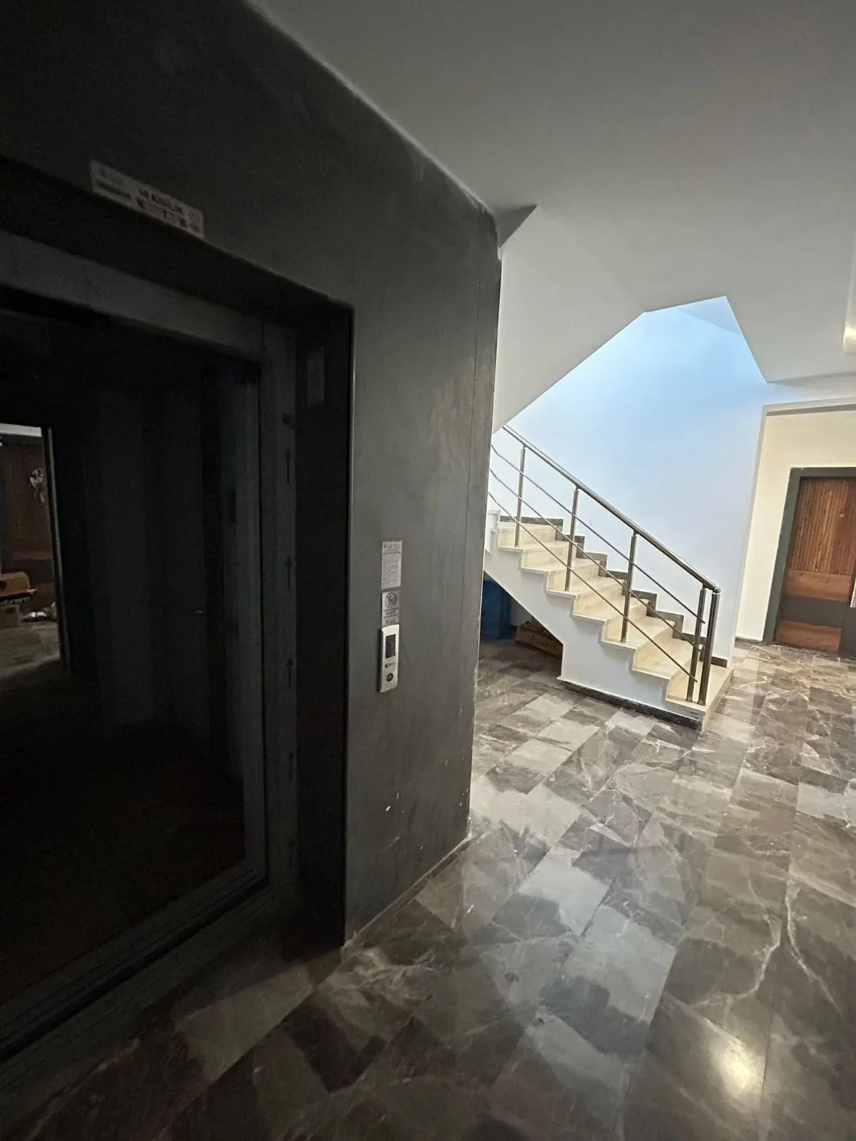 Complex elevator